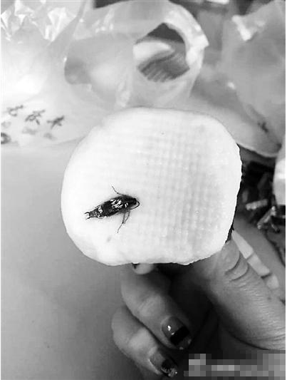 庆丰两门店包子分别吃出腻虫蟑螂 已被责令停业